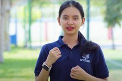 Khiết Tâm trổ tài đàn, hát