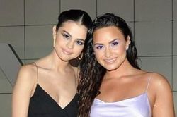 Demi Lovato thừa nhận không còn làm bạn với Selena Gomez
