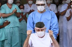 Cụ ông Brazil 'đánh bại' COVID-19 ở tuổi 99