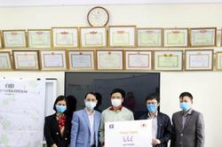 Trao tặng 100 thùng nước giặt Jana đến cư dân thôn Hạ Lôi