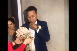 Đến đón dâu, chú rể phải thực hiện thử thách ăn hết đĩa chanh làm ai nhìn cũng 'sợ' thay