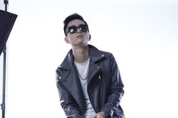 Rhymastic ra nhạc mới, fan lập tức than thở: 'Vì 1 cái demo mà chờ mấy năm từ Yêu 5'