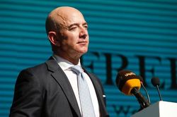 Ông chủ Amazon bỏ túi thêm 24 tỉ USD khi thế giới lao đao vì đại dịch