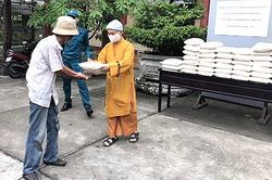 Ban Trị sự Giáo hội Phật giáo tỉnh hỗ trợ người dân bị ảnh hưởng dịch Covid-19