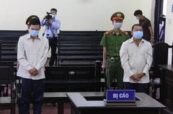 Đánh cán bộ kiểm tra chống dịch COVID-19, 2 người Đắk Nông lĩnh án tù