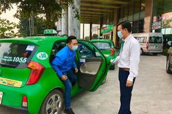 TP.HCM cấm taxi, xe buýt, xe khách hoạt động đến hết 22/4