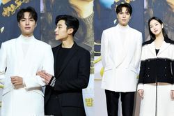 Họp báo 'Quân Vương Bất Diệt': Lee Min Ho tình bể bình bên nam phụ Woo Do Hwan