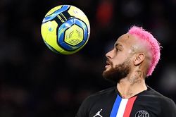 Neymar là ông chủ phòng thay đồ của PSG
