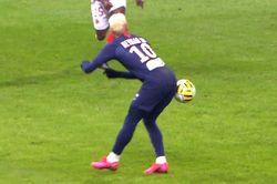 Neymar và thói quen biểu diễn khiến đối thủ nổi cáu