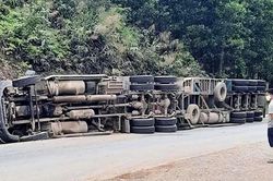 Xe đầu kéo gặp nạn trên đường, tài xế tử vong trong ca bin
