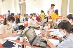 Sinh viên y khoa tham gia phòng, chống dịch