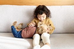 Bà mẹ trở thành hiện tượng mạng nhờ chụp ảnh con và thú cưng siêu đáng yêu