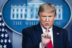 Mỹ bỏ tài trợ WHO: Quyết định ngẫu hứng hay chiêu bài cao tay của Trump?