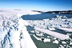 Biến đổi khí hậu: Sông băng Greenland thu hẹp kỷ lục