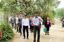 Độc đáo phong tục chú rể được nhà gái 'biếu tiền' trong lễ cưới