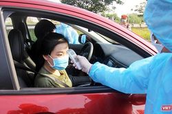 Giải pháp nào để Việt Nam 'sống chung' với COVID-19?