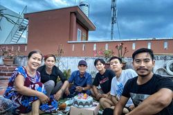 Thanh Bình về quê mừng sinh nhật mẹ vợ cũ