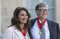 Tổng thống Trump cắt tiền nhưng Bill Gates lại tăng tiền cho WHO