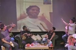 Ronaldinho bất ngờ xuất hiện trên sóng trực tiếp