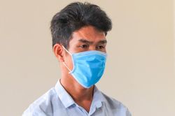 Bị phạt 9 tháng tù vì đánh cảnh sát ở chốt kiểm dịch