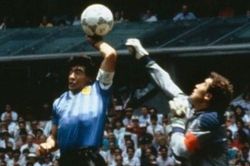 Làm ngơ Maradona ghi bàn bằng tay, trọng tài mất cả sự nghiệp