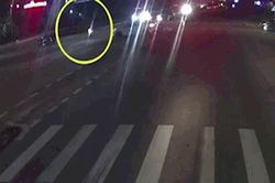 Cố tình vượt đèn đỏ, thanh niên gây tai nạn kinh hoàng