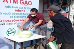 Người dân Cần Thơ phấn khởi với ATM gạo nghĩa tình