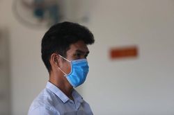 Kẻ đánh công an bằng cào lúa ở chốt kiểm dịch lãnh 9 tháng tù giam