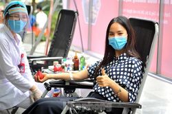 Xuân Bắc, Tự Long và Á khôi Quỳnh Nga vào Viện lan tỏa hiến máu đừng ngại COVID