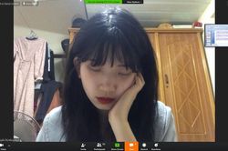 Cười ngất xem 'học trò online' ngủ gật, múa quạt, dưỡng da trên lớp