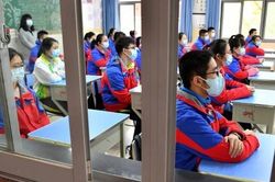 Thế giới tổ chức tốt nghiệp và tuyển sinh ĐH ra sao khi Covid-19 kéo dài?