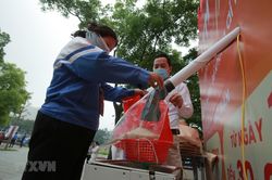 Dùng công nghệ nhận diện khuôn mặt để phát gạo cho người nghèo