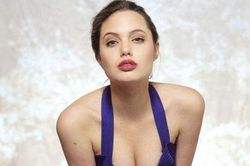 Tại sao Angelina Jolie là tiêu chuẩn vàng nhan sắc thế giới?