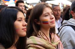 Phụ nữ ra đường ngày chẵn, đàn ông ngày lẻ - cách Colombia chống dịch