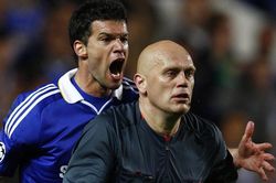 Thiên vị Barca, trọng tài bị dọa giết suốt 10 năm