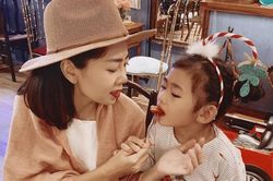 Quản lý chia sẻ video Mai Phương chơi trò bác sĩ với con gái Lavie gây xúc động