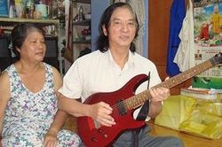 Chuyện tình cổ tích của quái kiệt đánh đàn bằng răng