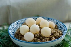 Nó nhỏ hơn trứng bồ câu, nhưng có hàm lượng canxi gấp 4 lần trứng khác