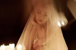 Bạo tay cạo trọc trong MV mới, Solar (Mamamoo) nói gì?