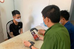 Bắt kẻ trốn truy nã mang hung khí nguy hiểm phòng thân