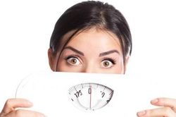 Lý giải nguyên nhân khiến bạn ăn ít mà vẫn tăng cân