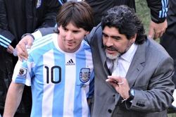 'Maradona nói rất nhiều trên sân nhưng Messi thì không'