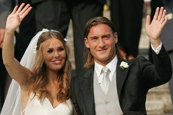 Hôn nhân của Totti suýt đổ vỡ vì vợ nuôi mèo