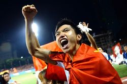 Văn Hậu tròn 21 tuổi - phía trước vẫn là tương lai rực rỡ