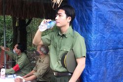 Chiến sĩ công an được chú ý nhờ bức ảnh chụp ở chốt kiểm dịch Covid-19