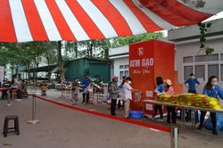 Quận Hai Bà Trưng: Thêm một 'Cây gạo yêu thương' kịp thời chia sẻ khó khăn trong mùa dịch Covid-19
