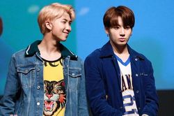 Những lần Jungkook BTS thể hiện tình yêu của fanboy với RM