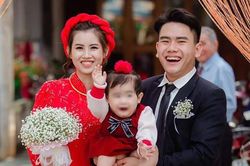 Làm 'náo loạn' đám cưới bố mẹ, bé gái bỗng chốc trở thành nhân vật hot trên MXH