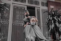 Salon đóng cửa, thợ tóc vẫn 'đè đầu' kiếm tiền triệu nhờ đâu?