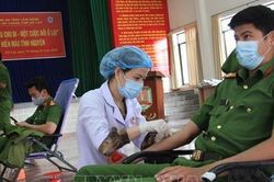 Cán bộ, chiến sĩ, người dân Lâm Đồng tích cực hiến máu tình nguyện